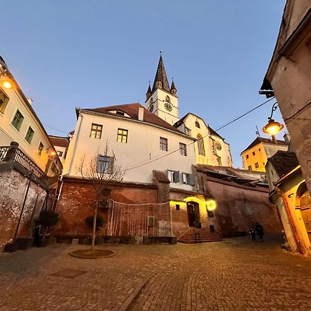 Ultracentral Medieval Apartment Sibiu Exterior foto