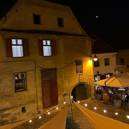 Ultracentral Medieval Apartment Sibiu Exterior foto