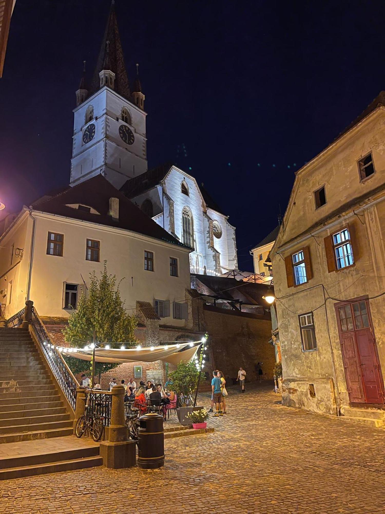 Ultracentral Medieval Apartment Sibiu Exterior foto