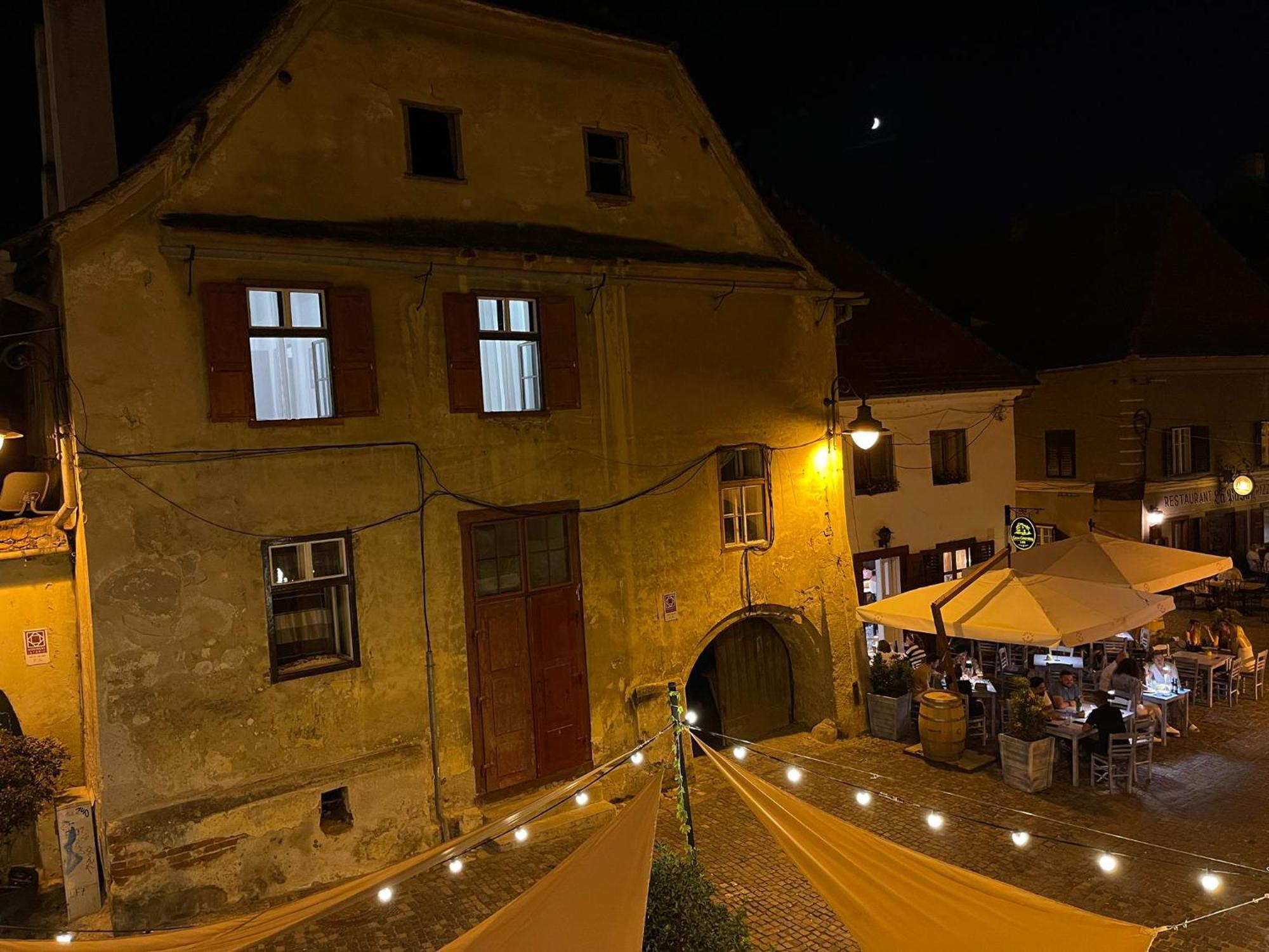 Ultracentral Medieval Apartment Sibiu Exterior foto