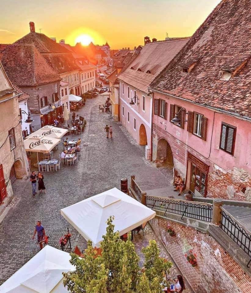 Ultracentral Medieval Apartment Sibiu Exterior foto